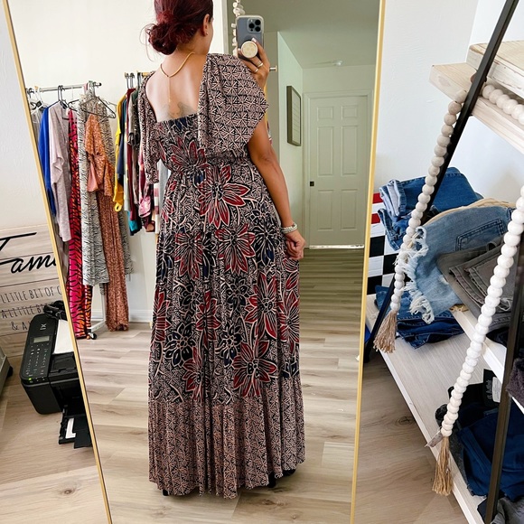 BOUTIQUE SPANISH STYLE DRESS - Picture 5 of 7